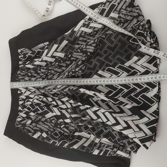 Bardot Women's Skirt Size 6 Black White Geometric Pattern Flare Zip-up Back - Picture 9 of 9